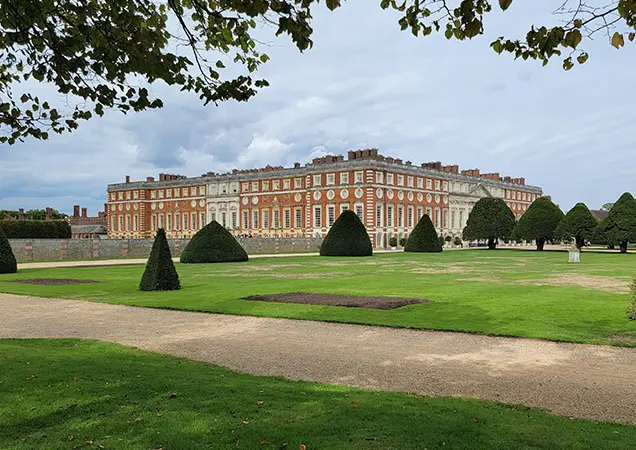 Things to Do in Guildford – Hampton Court Palace